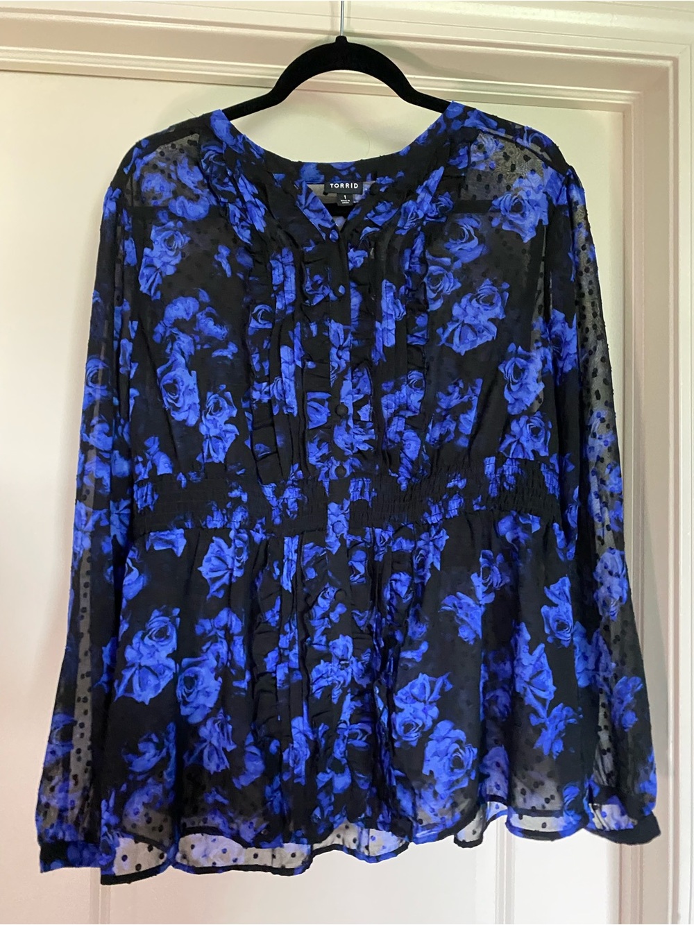 NWT Torrid Black Blue Rose Floral Ruffle Blouse Size 1 14/16